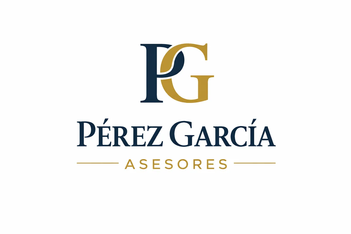 Equipo de Pérez García Asesores atendiendo una consulta en Valencia